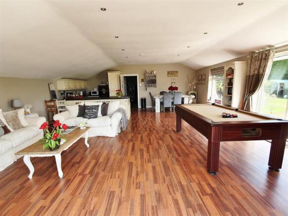 LOUNGE & KITCHEN
