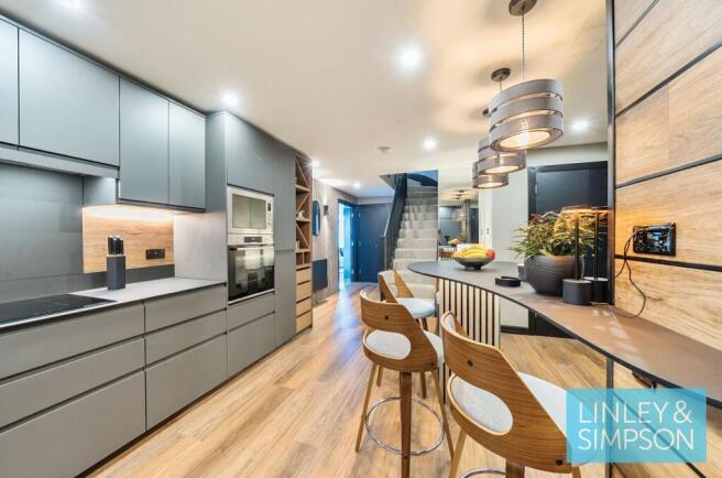2 bed Flat for sale Image 6
