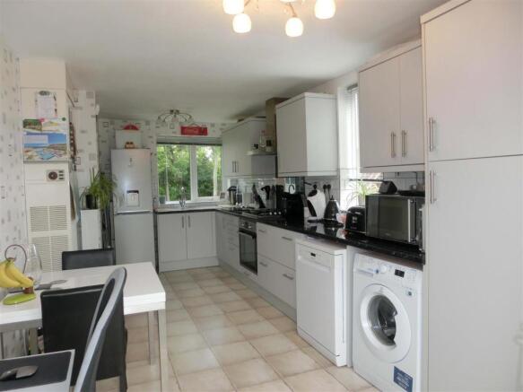 HHL 236 Kitchen2.jpg