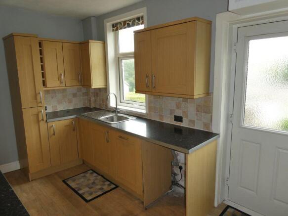 2 bed Terraced to rent Image 6