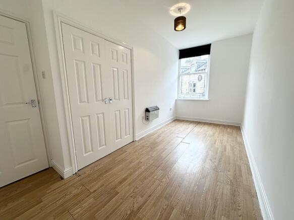2 bed Apartment to rent Image 5