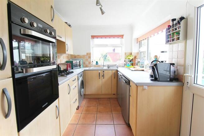 FITTED KITCHEN