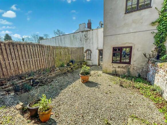 2 bed House for sale Image 8