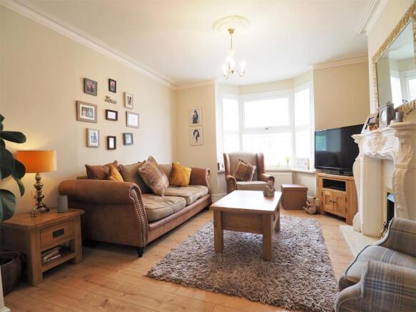 Bay Fronted Lounge 243