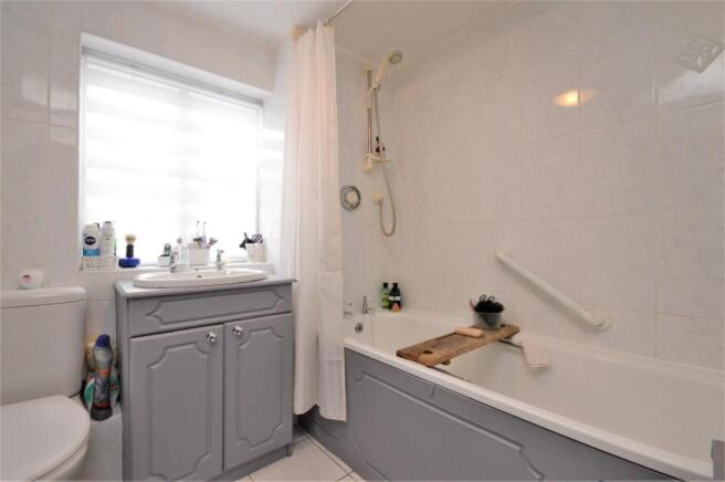 bathroom whitehouse.JPG