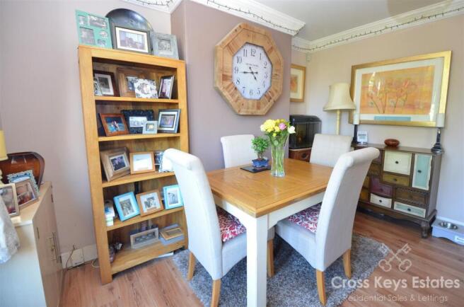 Sitting Room/Dining Room