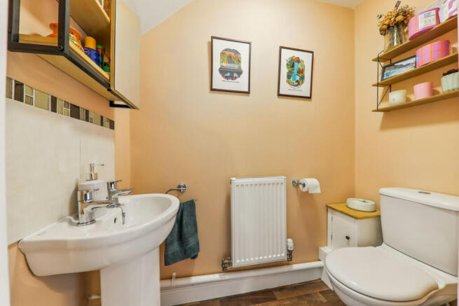 3 bed Town House for sale Image 9
