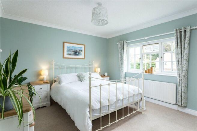 4 bed Link Detached House for sale Image 8