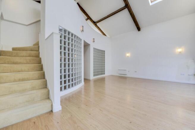 2 bed Flat for sale Image 4