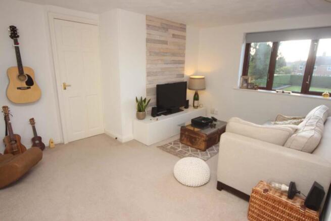 OPEN PLAN LOUNGE/DINING/KITCHEN AREA