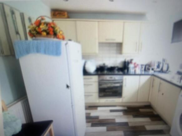 3 bed Semi-Detached for sale Image 4