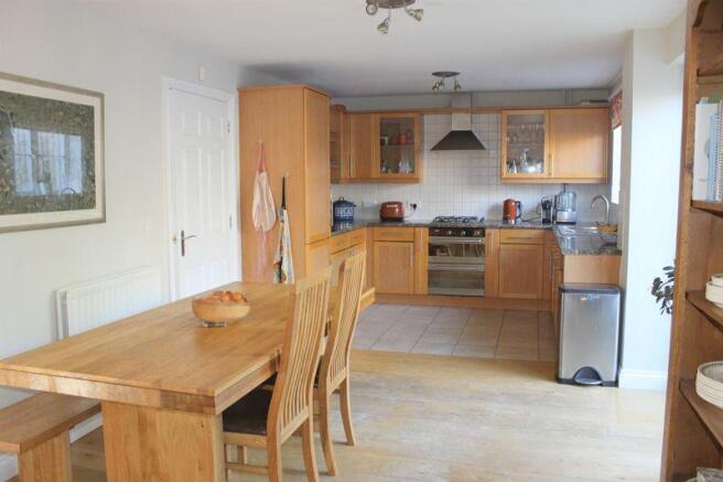 Kitchen/Dining...