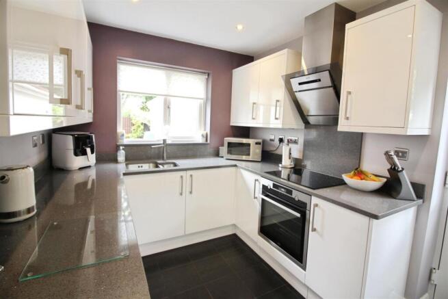 3 bed Detached for sale Image 6
