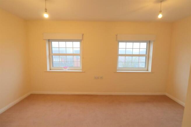MASTER BEDROOM.JPG