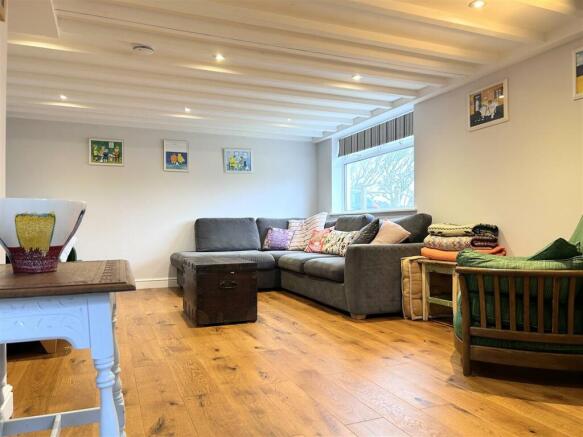 LIVING ROOM (COTTAGE).jpeg