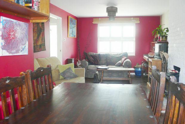 SITTING/DINING ROOM