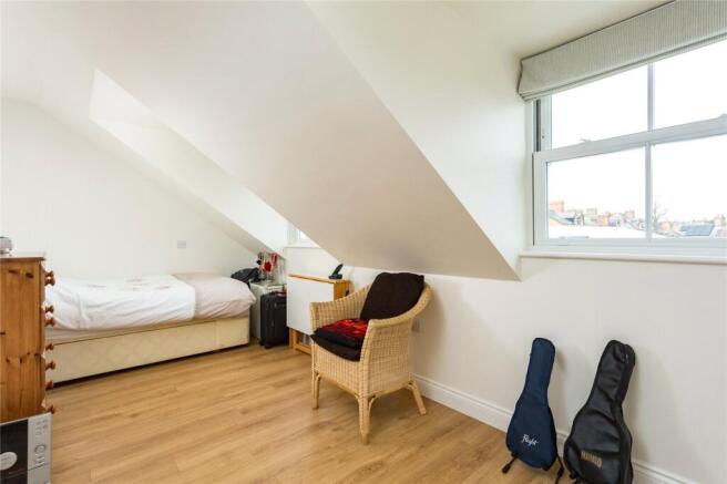 4 bed Semi-Detached for sale Image 9