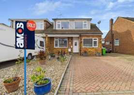 53, Mansted Gardens, Rochford SS4 3DE