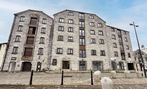 Sutton Wharf, Plymouth Stunning Harbour views and excellent location