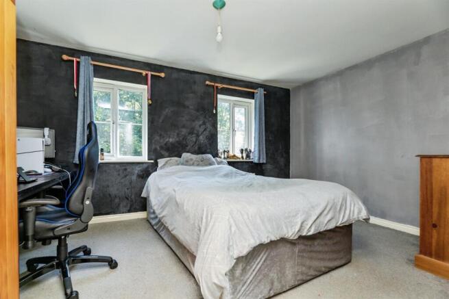 3 bed Terraced for sale Image 7