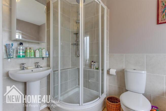 FAMILY BATHROOM: