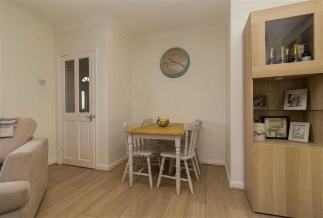 LIVING/DINING ROOM