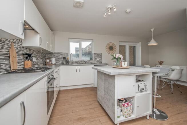 4 bed Detached for sale Image 7