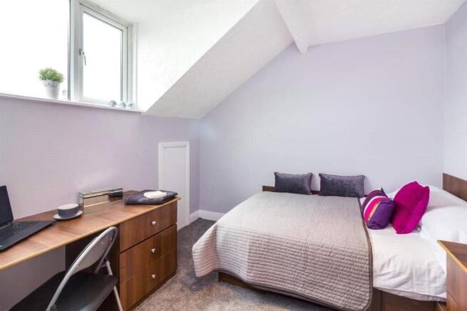 5 bed Terraced to rent Image 8