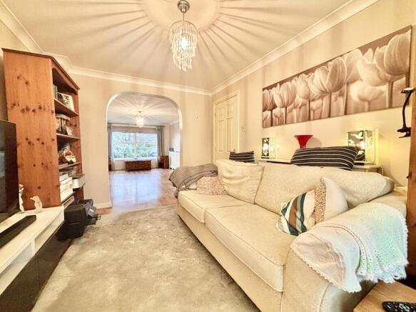 5 bed Detached for sale Image 12