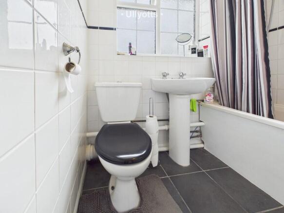 2 bed Flat for sale Image 7