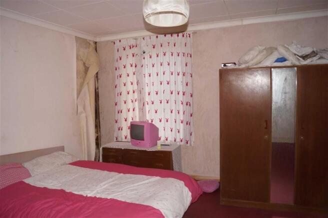 Rear bedroom (west)