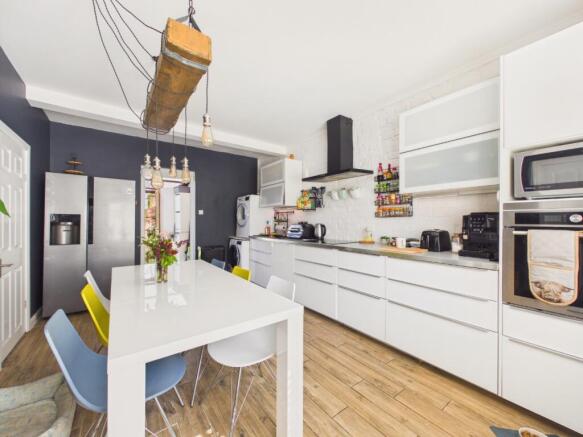 3 bed Terraced for sale Image 9