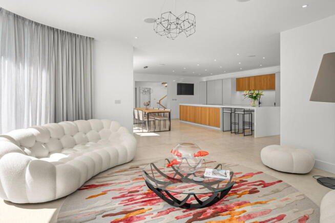 4 bed Detached for sale Image 10