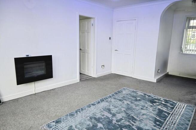 2 bed Semi-Detached to rent Image 5