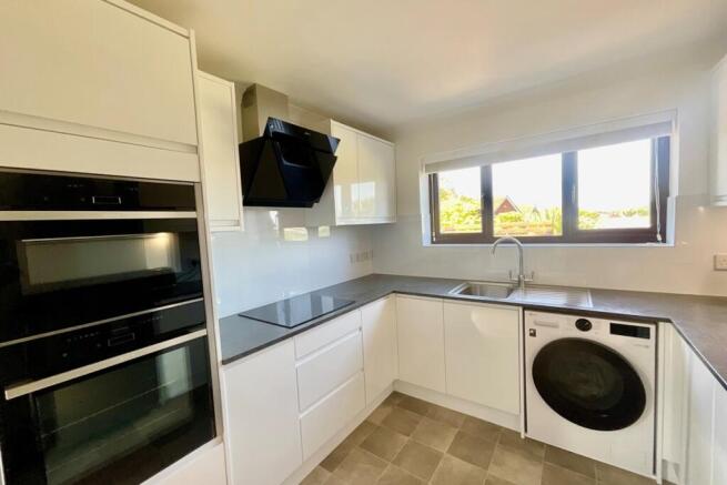 3 bed Bungalow for sale Image 7