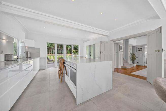 4 bed Detached for sale Image 7