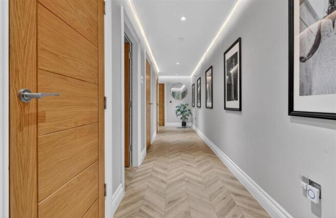 2 bed Apartment for sale Image 8