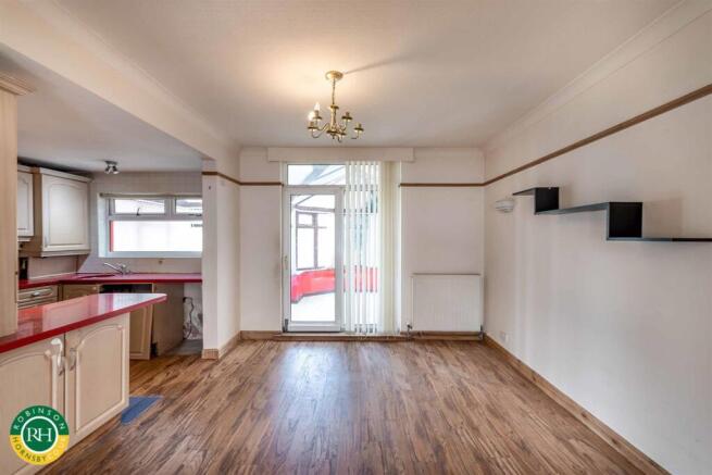 3 bed House for sale Image 4