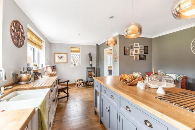 Kitchen/Breakfast...