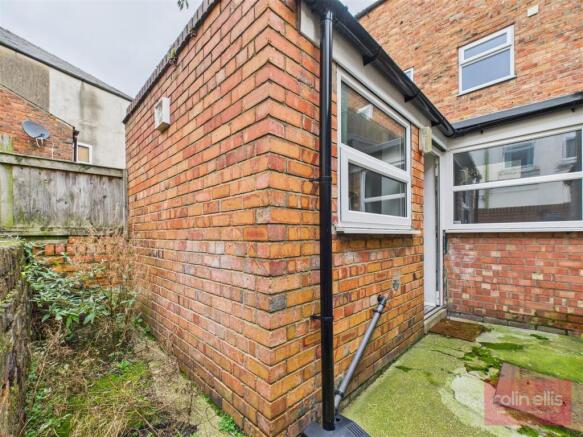 2 bed Terraced for sale Image 8