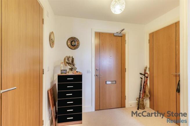 8667770-interior10.jpg