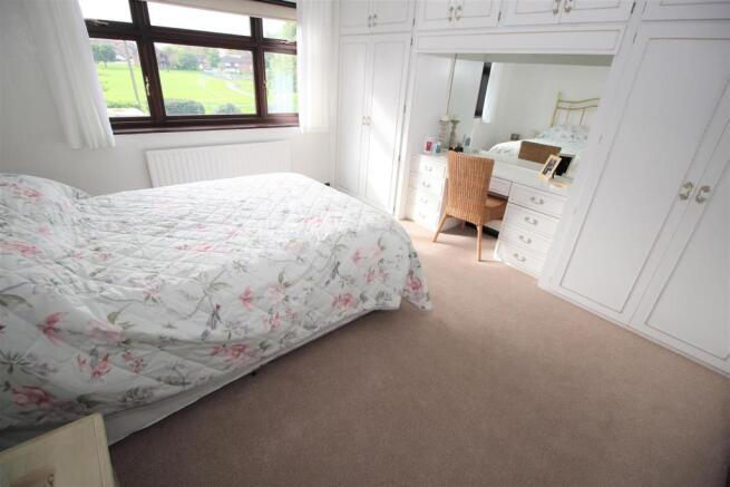 bedroom 1.JPG