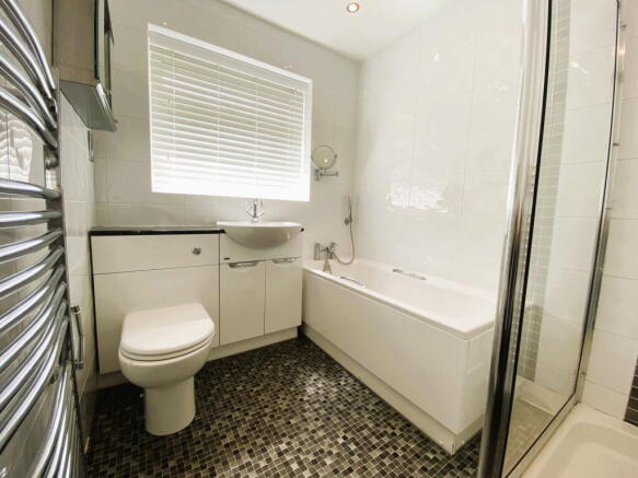 4 bed Semi-Detached for sale Image 12