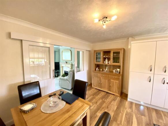 KITCHEN/DINING ROOM