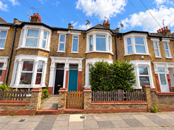 8a, Deanery Road, E15 4LP