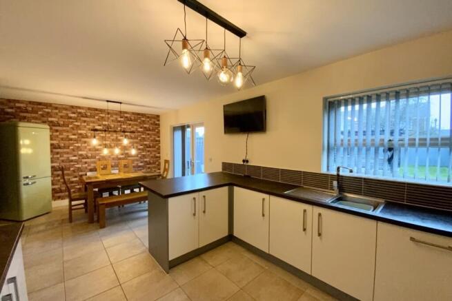 4 bed Detached for sale Image 5