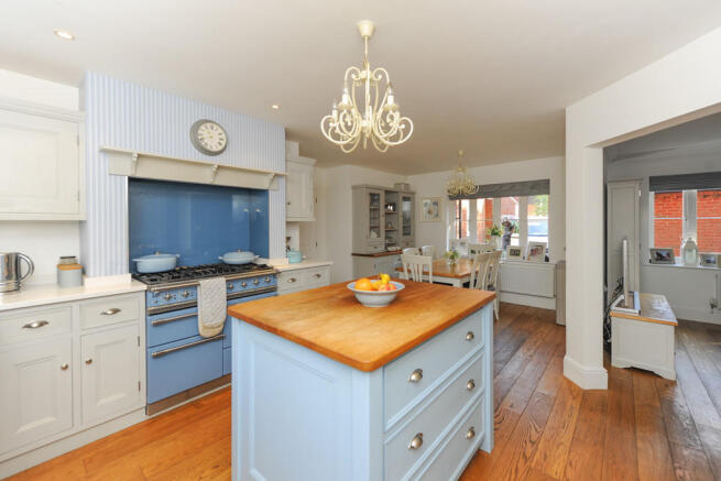 Kitchen/Breakfast...