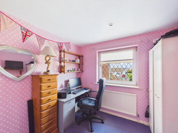 5 bed Detached for sale Image 9