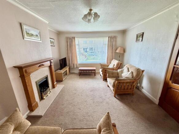 2 bed Semi-Detached Bungalow for sale Image 6