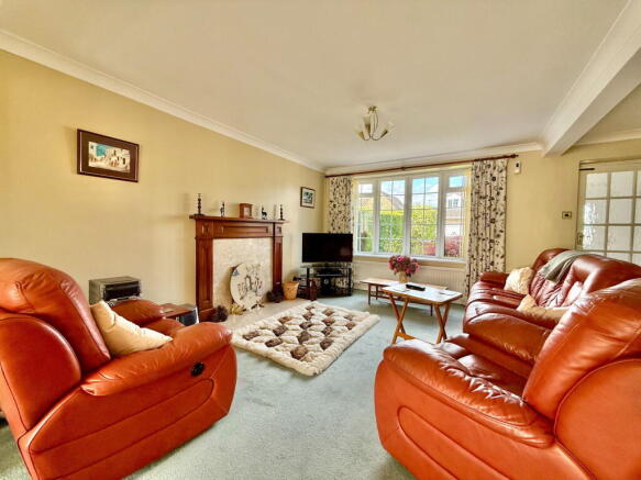 4 bed Detached for sale Image 5
